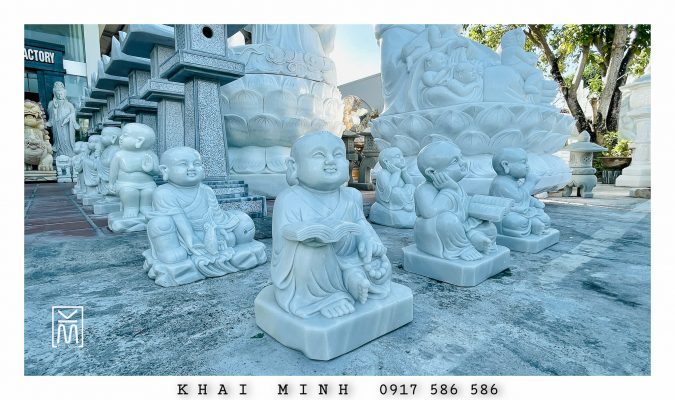 Tượng Chú tiểu bằng đá