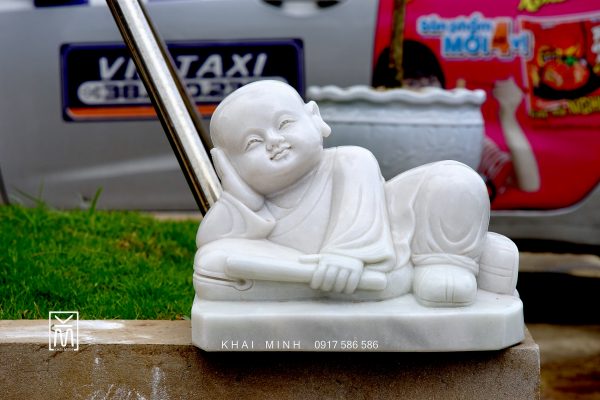 Tượng Chú tiểu bằng đá