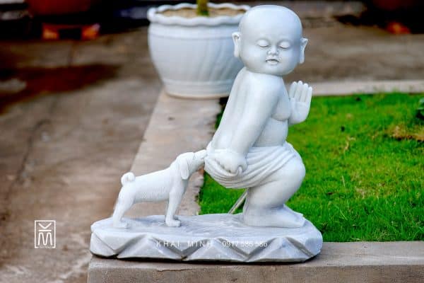 Tượng Chú tiểu bằng đá